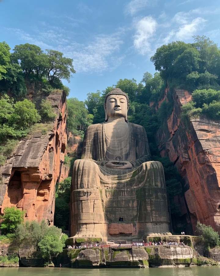 Gran Buda de Leshan tallado en la roca